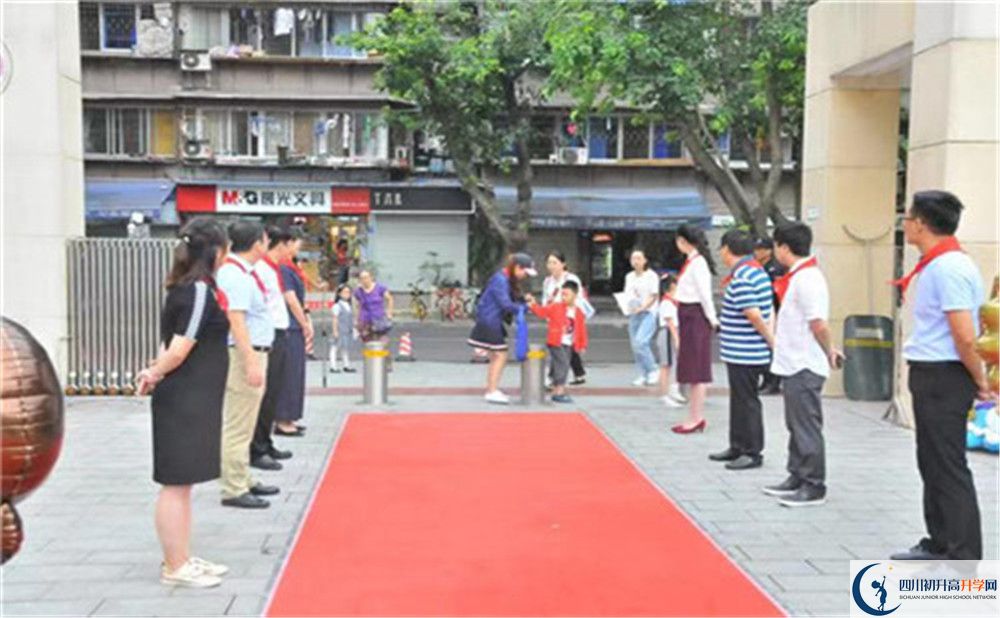 成都市石室聯(lián)中蜀華分校的高中住宿好不好？