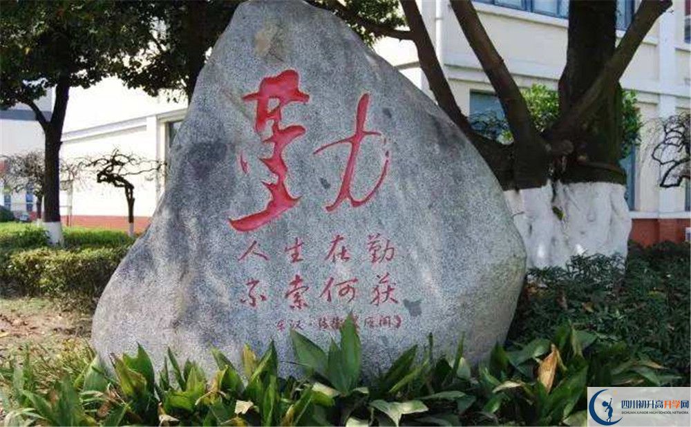 敖平中學(xué)一學(xué)期的學(xué)費(fèi)是多少？