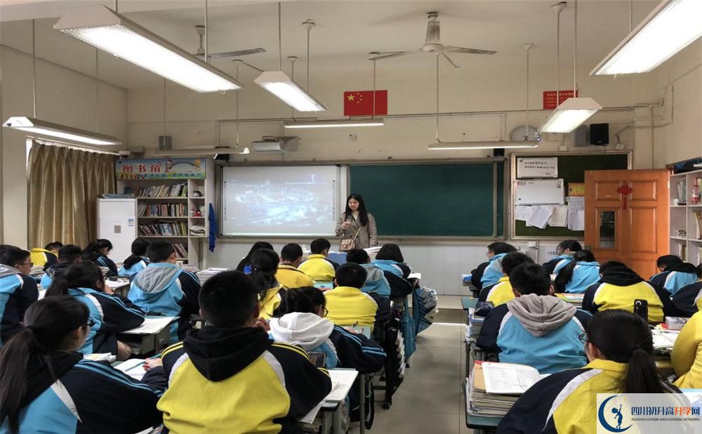 上金堂中學(xué)的分?jǐn)?shù)線是多少？