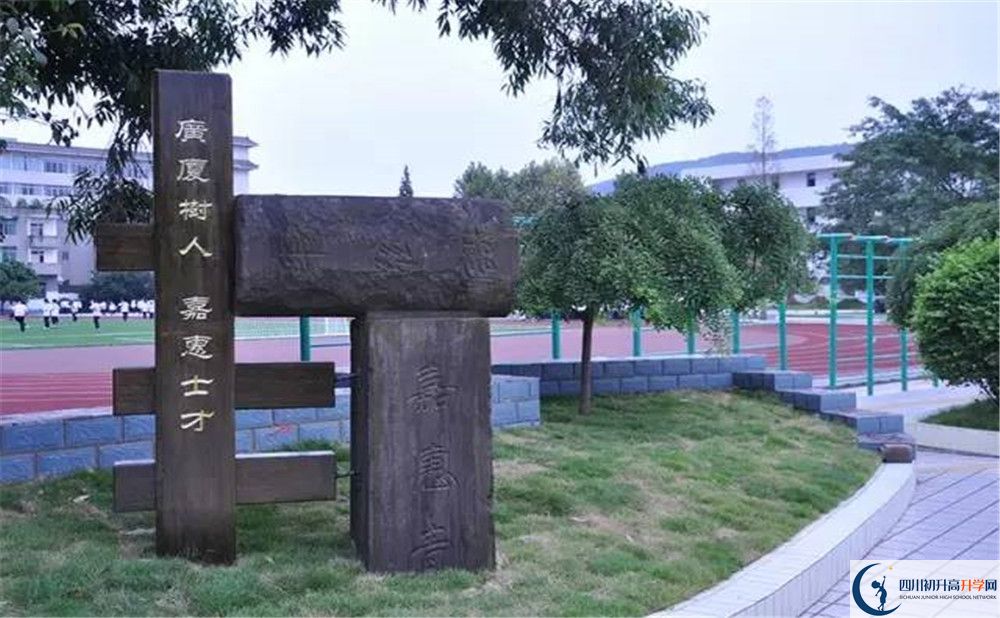 考成都市太平中學(xué)的分數(shù)線是多少？