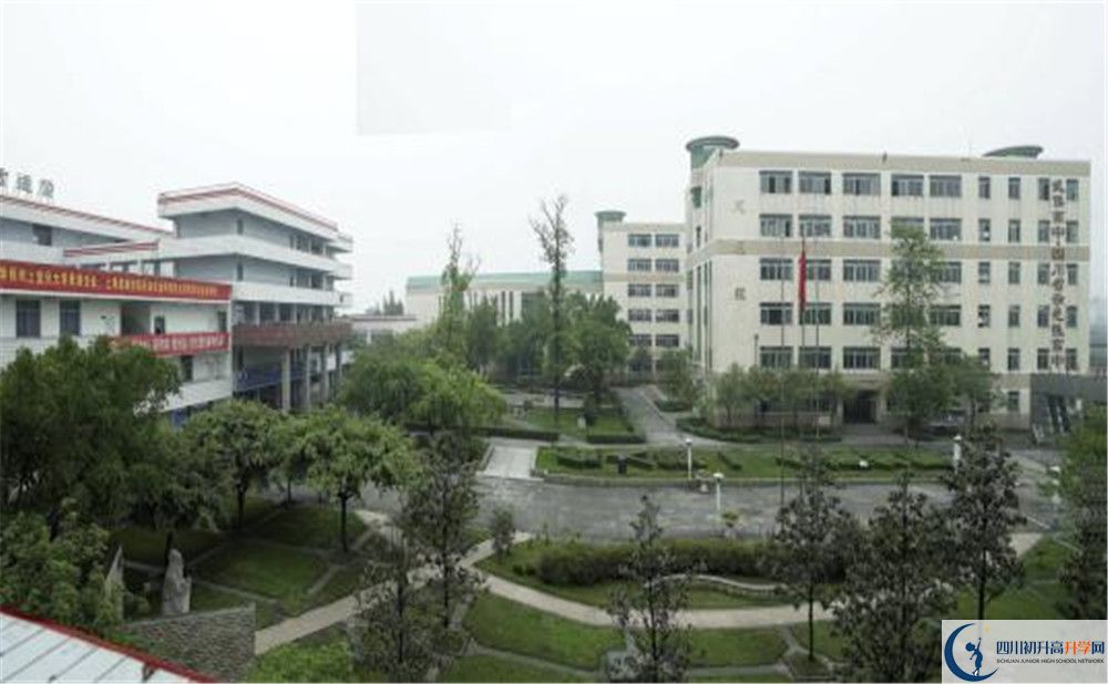 武侯高級(jí)中學(xué)的學(xué)費(fèi)一期是多少？
