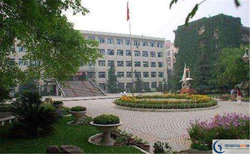 簡陽中學(xué)的學(xué)費(fèi)一期是多少？