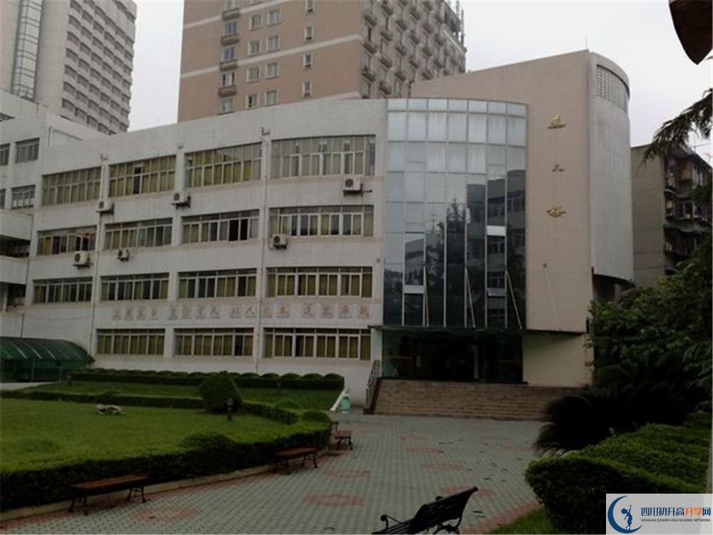 成都市鹽道街中學的分數(shù)線大概是多少？