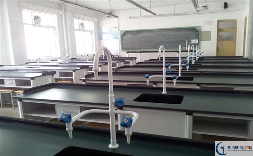西南交通大學(xué)附屬中學(xué)高中歷年來(lái)的分?jǐn)?shù)線是多少分？