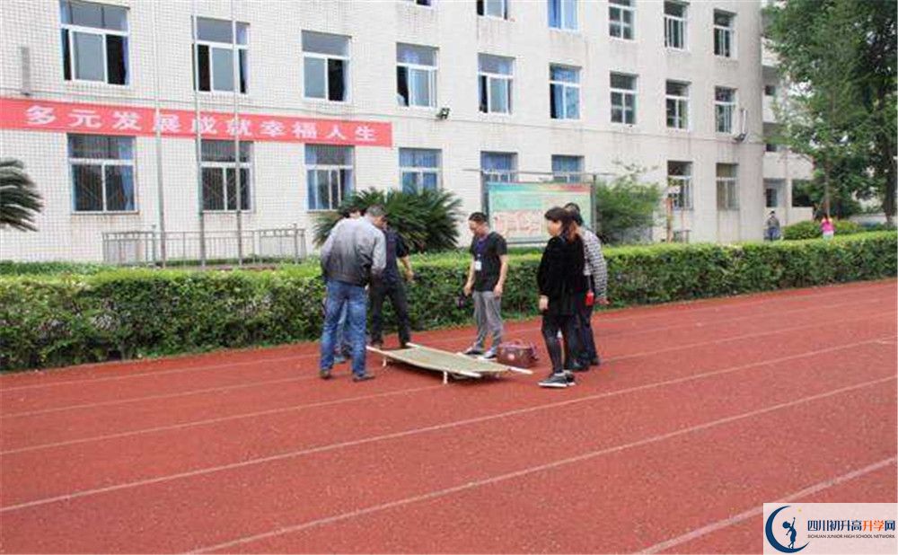 近幾年洛帶中學(xué)高中錄取的分?jǐn)?shù)線是多少？