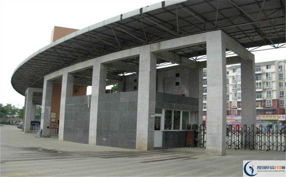 近幾年成都市龍泉中學高中錄取的分數(shù)線是多少？