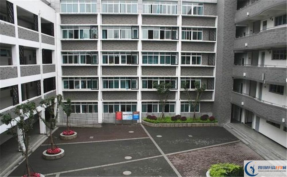 成都樹德協(xié)進中學(xué)的住宿條件怎么樣？