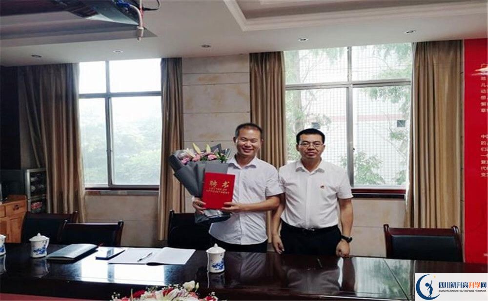 成都市太平中學(xué)高一多久放一次假？