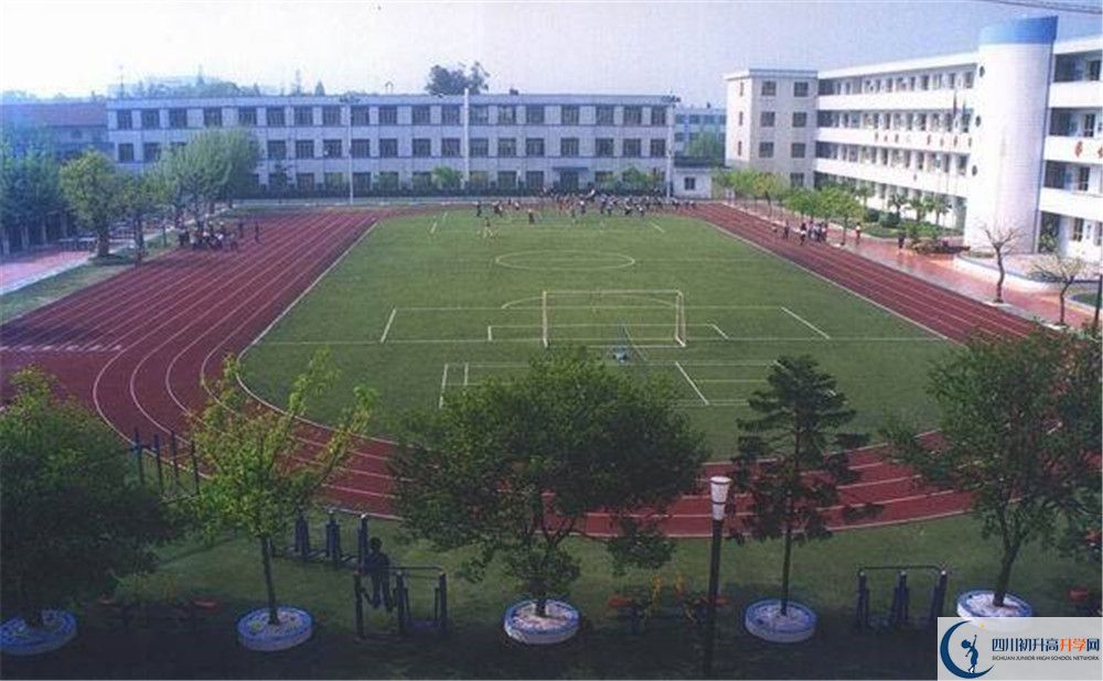 成都成飛中學(xué)住宿費(fèi)用是多少錢(qián)？