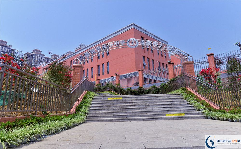 成都市第四十九中學(xué)住宿費(fèi)用是多少？