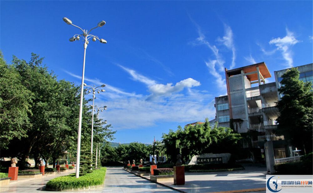 成都市龍泉中學(xué)的地址怎么走？