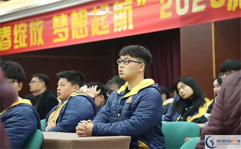 成都西雅美途外國(guó)語(yǔ)聯(lián)合學(xué)校2020年外地生學(xué)費(fèi)是多少？