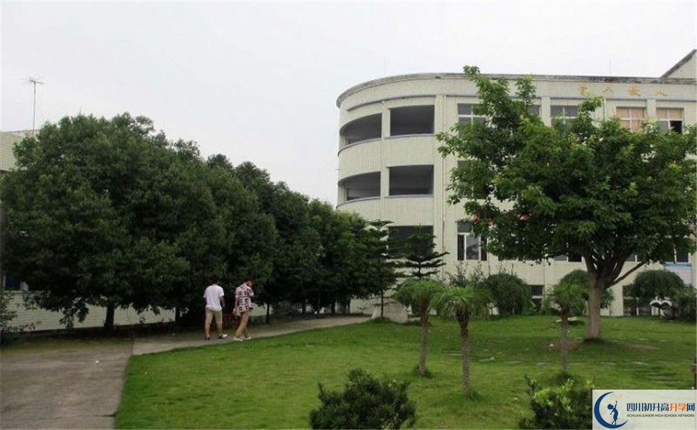 賈家中學(xué)的高中住宿怎么樣？