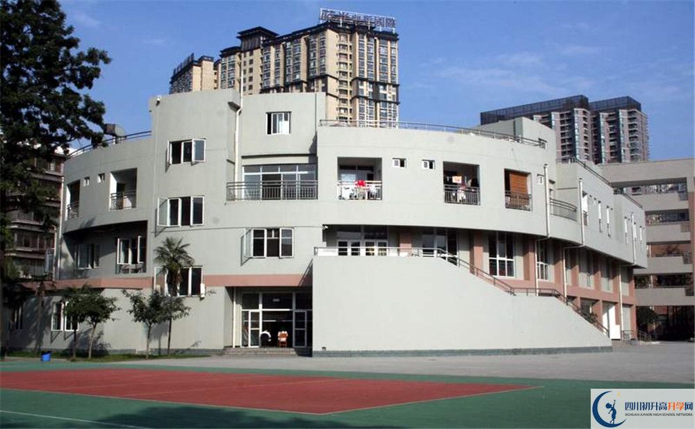 成都市鹽道街中學(xué)國(guó)際班費(fèi)用是多少？