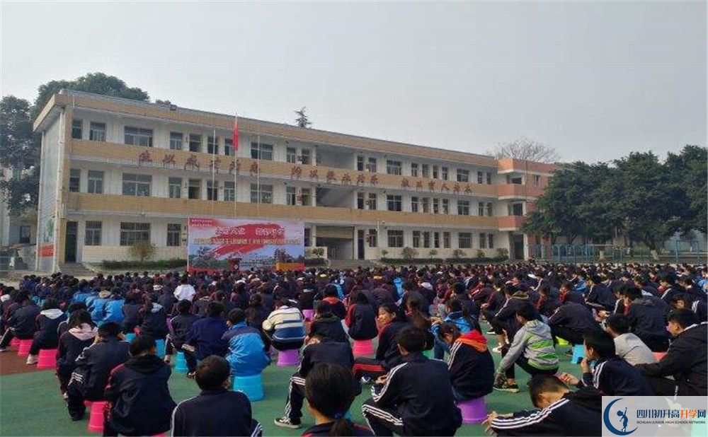 新都泰興中學(xué)是私立還是公立學(xué)校？