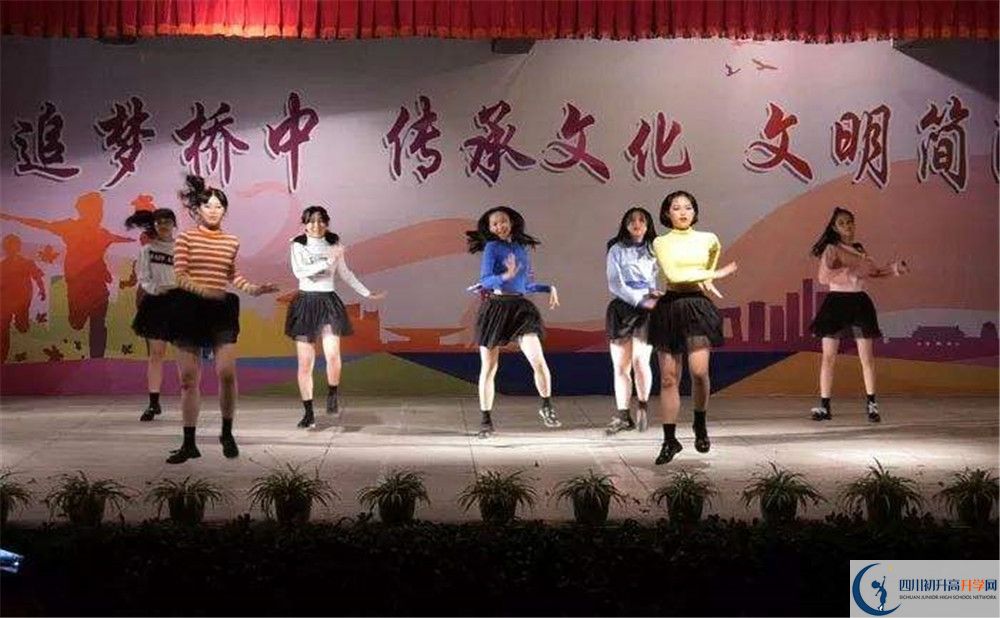 簡(jiǎn)陽(yáng)石橋中學(xué)平行班與實(shí)驗(yàn)班差多少？