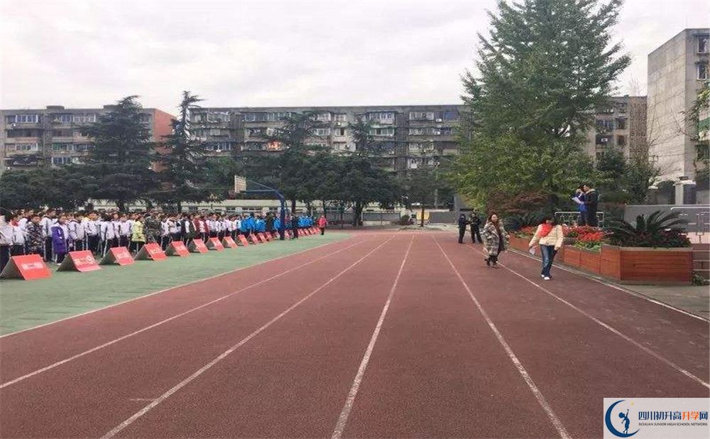 成都十八中實(shí)驗(yàn)班人數(shù)是多少？