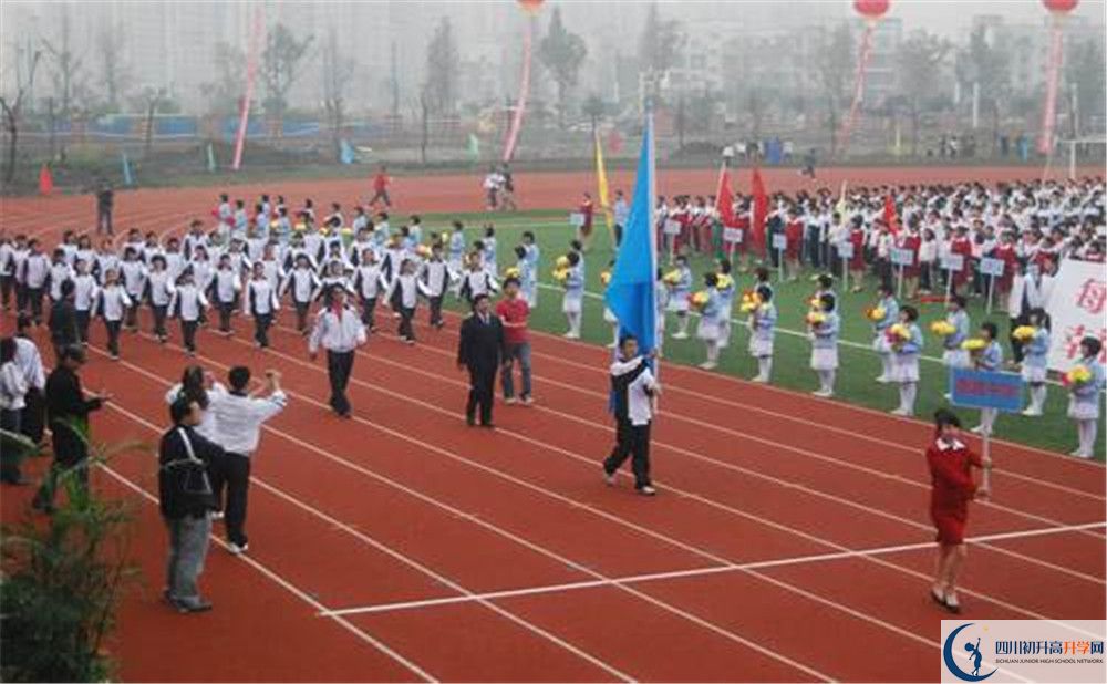 香城中學(xué)是私立收費(fèi)嗎？