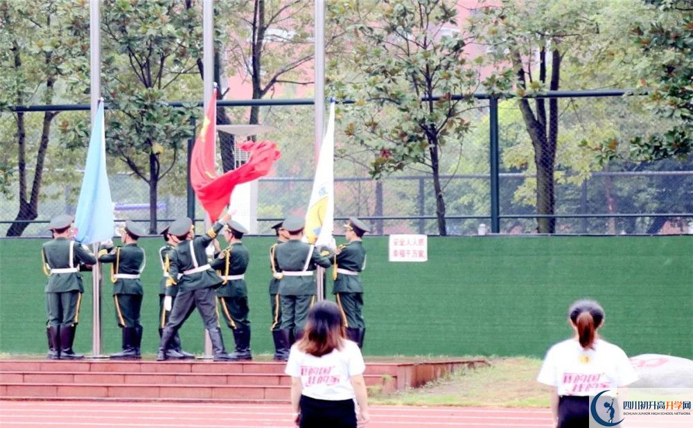 香城中學(xué)實(shí)驗(yàn)班學(xué)費(fèi)貴嗎？