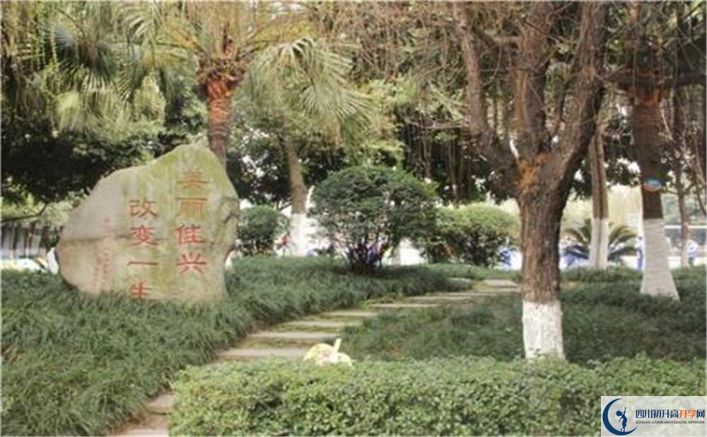 成都石室佳興外國語學校在校學生總人數是多少？
