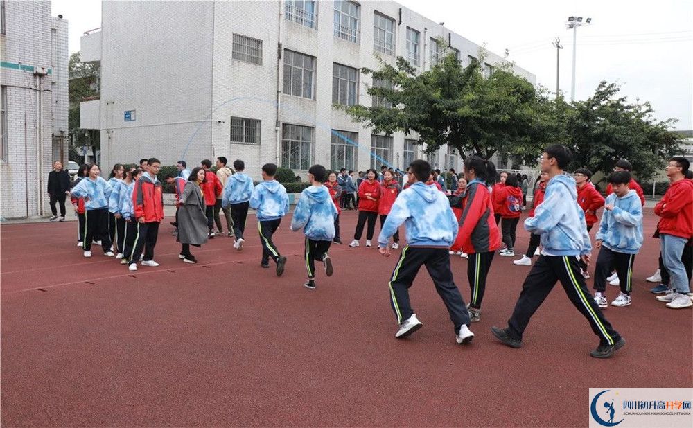 青白江中學(xué)補課嗎？