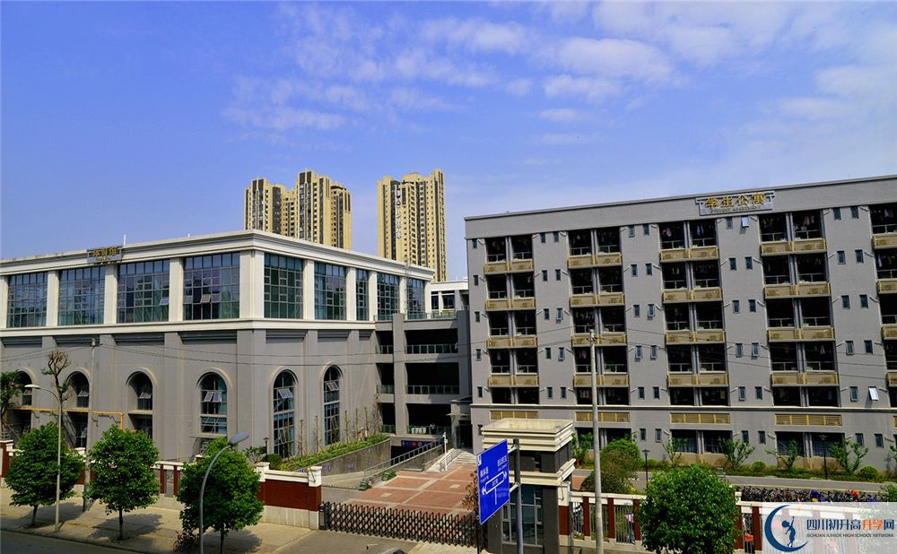 成都市第四十九中學補課嗎？