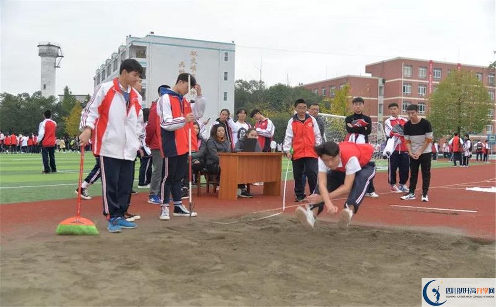 壽安中學(xué)在校學(xué)生總?cè)藬?shù)是多少？