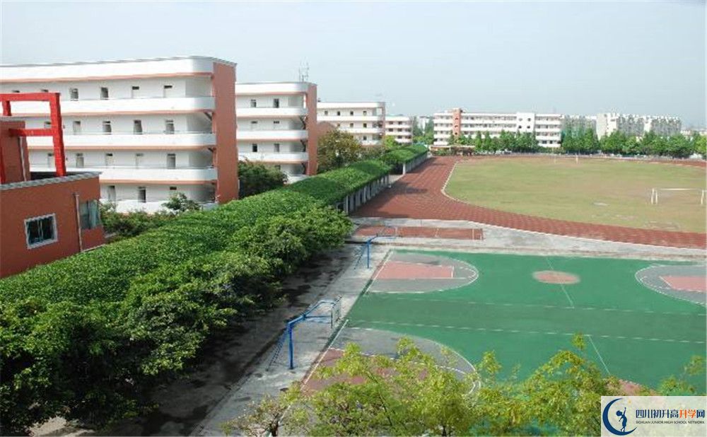大邑中學(xué)在校學(xué)生總?cè)藬?shù)是多少？