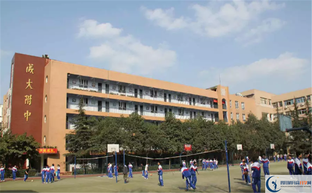 成都大學(xué)附屬中學(xué)軍訓(xùn)多久？