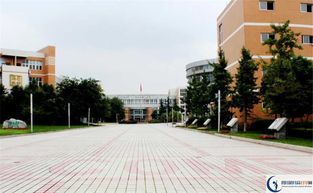 成都七中實驗學校軍訓多久？