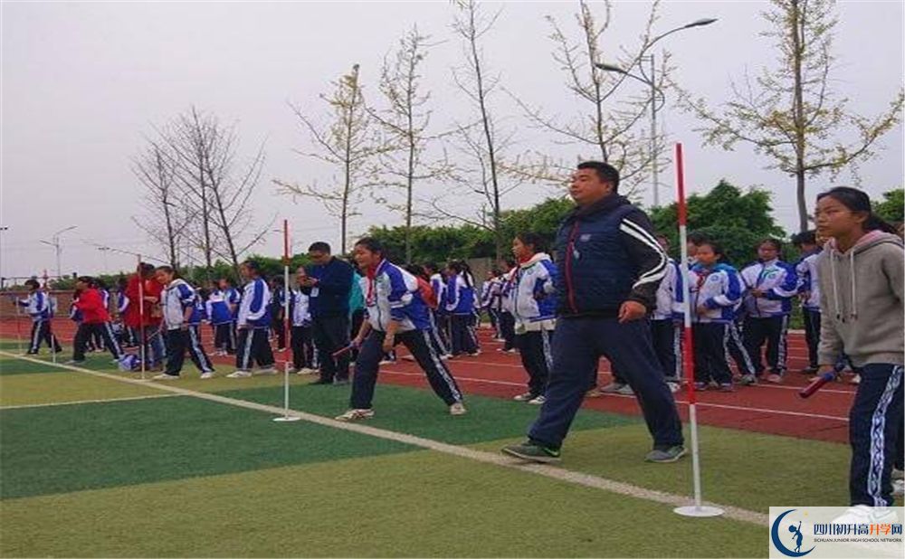 金堂實驗中學今年的學費怎么收取，是否變化？