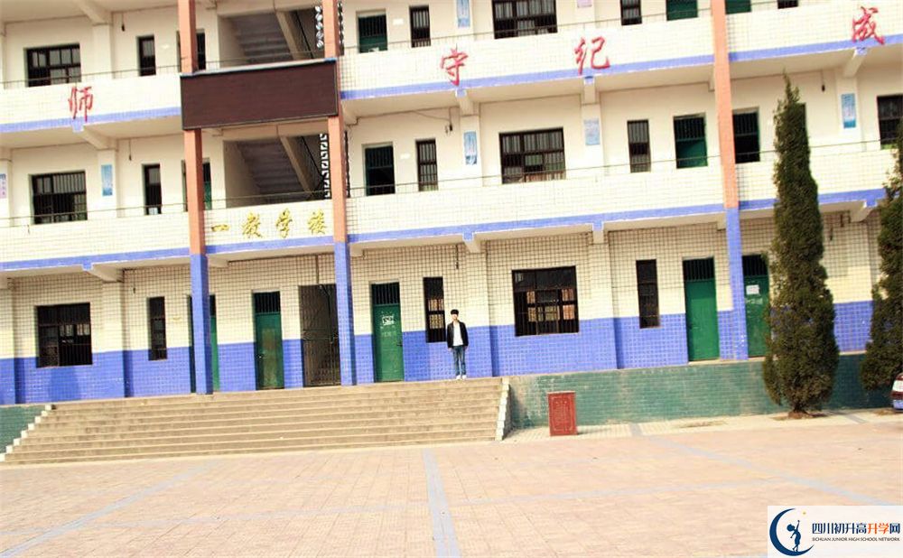 渠縣清溪中學(xué)今年的學(xué)費(fèi)怎么收取，是否變化？