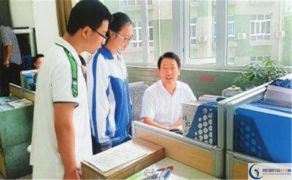 成都17中2020年學校收費是多少錢？