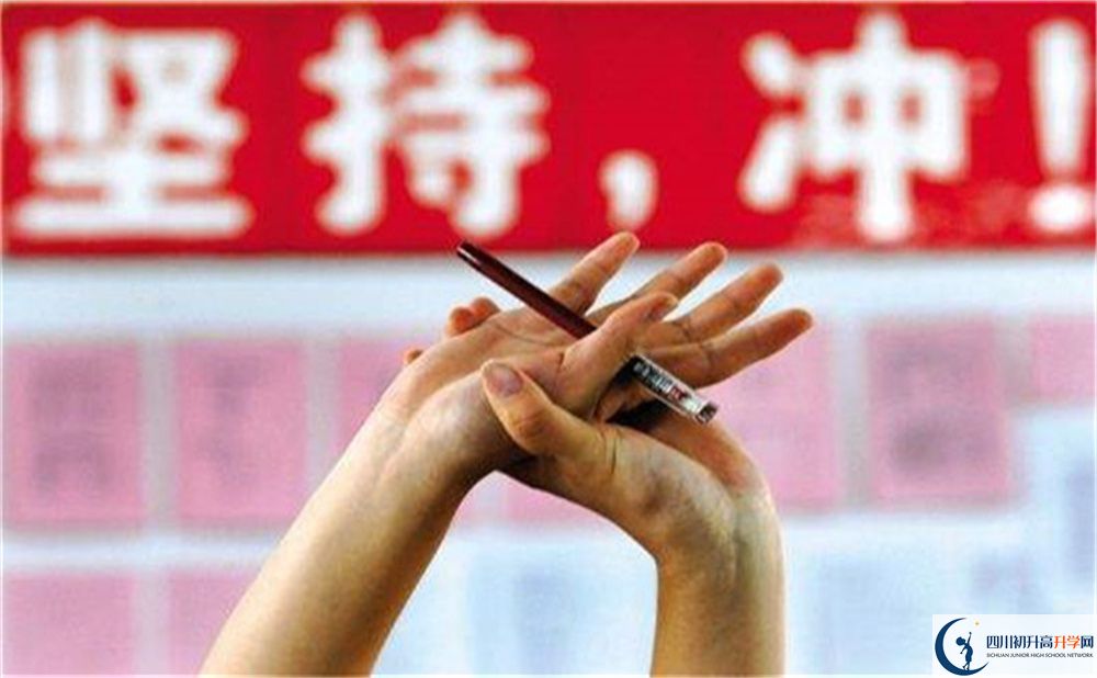 2022年甘孜州康南民族高級(jí)中學(xué)學(xué)費(fèi)是多少？
